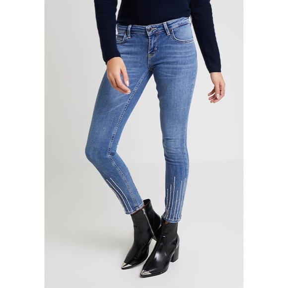 Guess Denim - GUESS Marilyn Jeweled Embellished Skinny Jean 👖